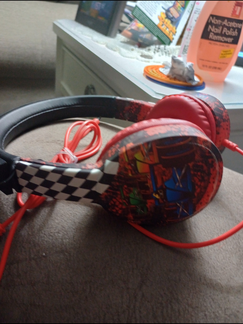 Kids Wired On-Ear Headphones in Red Graphic Print - Youth-Friendly Sound